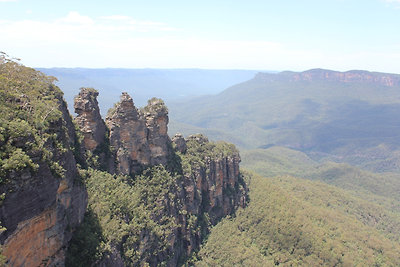 A 3 lánytestvér formáció