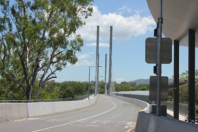 Kizárólag buszok használhatják ezt a hidat