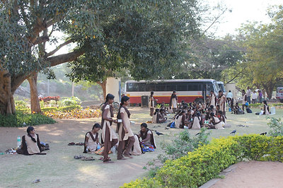 ebédel az iskolás csapat