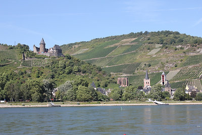 Meg rengeteg várat is.