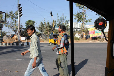 kereszteződés, természetesen a jelzőlámpa nem működik