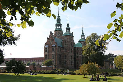 Rosenborg Slot a kertjéből.