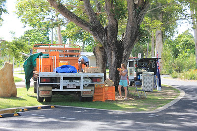 Mango árus bácsi a tengerparton