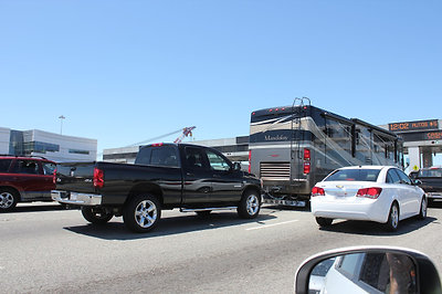 Igen, ezt is húzzák! Sajnos lakóbusz+hajó+kocsi kombót nem sikerült lefényképezni jól, pedig láttunk.